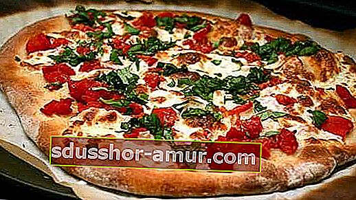 идея за бърза рецепта прясна домашна пица