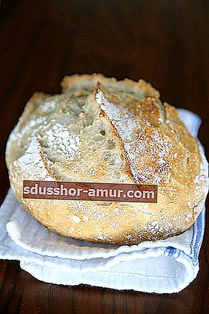 krogla domačega kruha