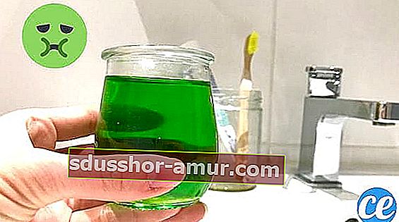 зелена чаша за вода за уста