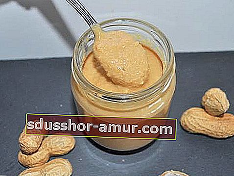 арахісове масло, багате рослинними білками