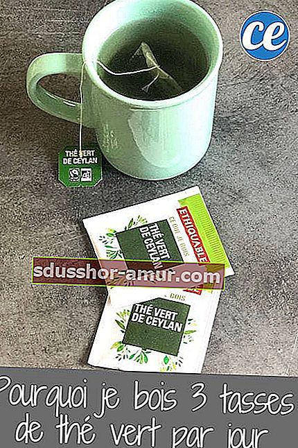 Чаша зелен чай и две торбички зелен чай