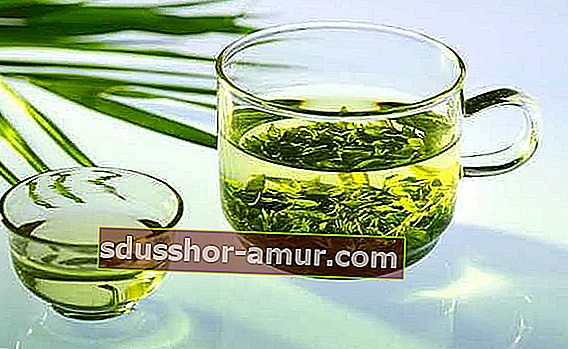 Лекът на баба: зелен чай за кашлица