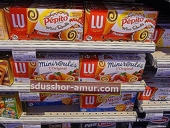 рафт с бисквитки Lu в супермаркет
