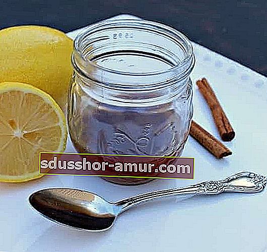 смес от мед и канела за спиране на кашлицата