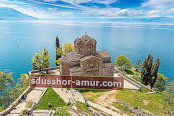 viđeno na Ohridskom jezeru u Makedoniji s crkvom