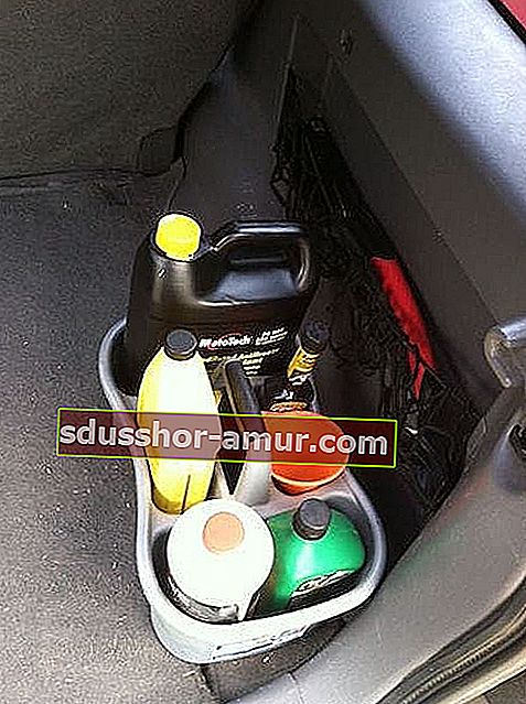 вземете държач за савун, за да съхранявате бутилките в колата